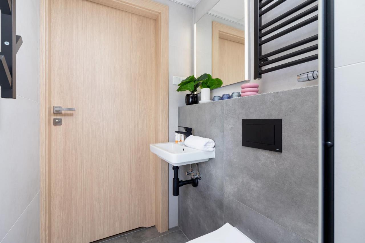Srodmiescie Katowa Air-Conditioned Studio Krakow By Noclegi Renters ภายนอก รูปภาพ
